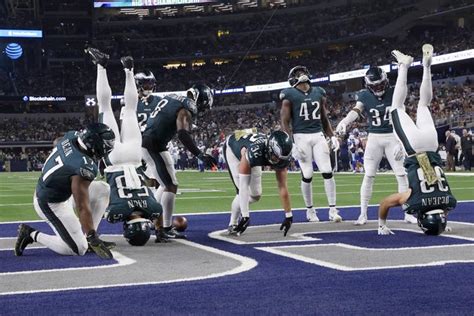 Philadelphia Eagles storm into first place in the NFC East before 